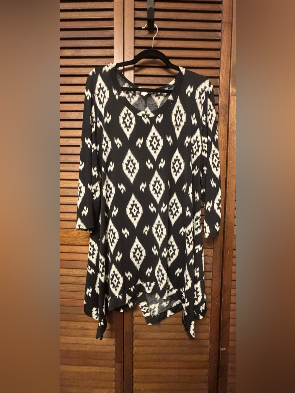 Tee for the Soul Black&White Aztec Ikat Print Tunic Top with Sharkbite Hemline